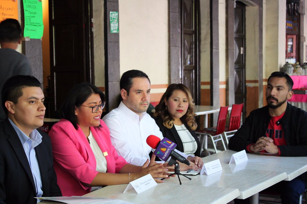KybernusTlax's tweet photo. 📣 el Colectivo Kybernus Tlaxcala dio a conocer a medios de comunicación la convocatoria para el 𝗣𝗿𝗲𝗺𝗶𝗼 𝗞𝘆𝗯𝗲𝗿𝗻𝘂𝘀 𝗮𝗹 𝗟𝗶𝗱𝗲𝗿𝗮𝘇𝗴𝗼 𝗦𝗼𝗰𝗶𝗮𝗹 2020

🚨 𝗣𝗮𝗿𝘁𝗶𝗰𝗶𝗽𝗮

Consulta las bases de la convocatoria aquí 👇🏻

https://t.co/kCpzilHU3b

#KybernusTLX https://t.co/gb9E7cRjNX
