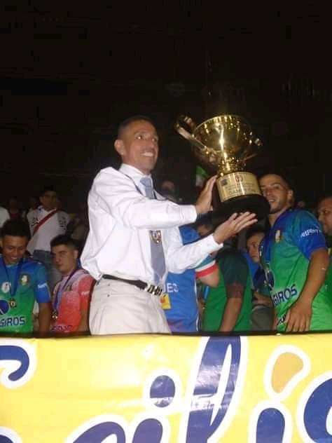 RockAndFutbol's tweet photo. #LaGranJugada "Lo mejor de la pasada temporada" por el Dr. @joseceden #FútbolDeSalón #FutsalAMF #MicroFutbol https://t.co/ij7mguUYH5 https://t.co/50nenNbL1J
