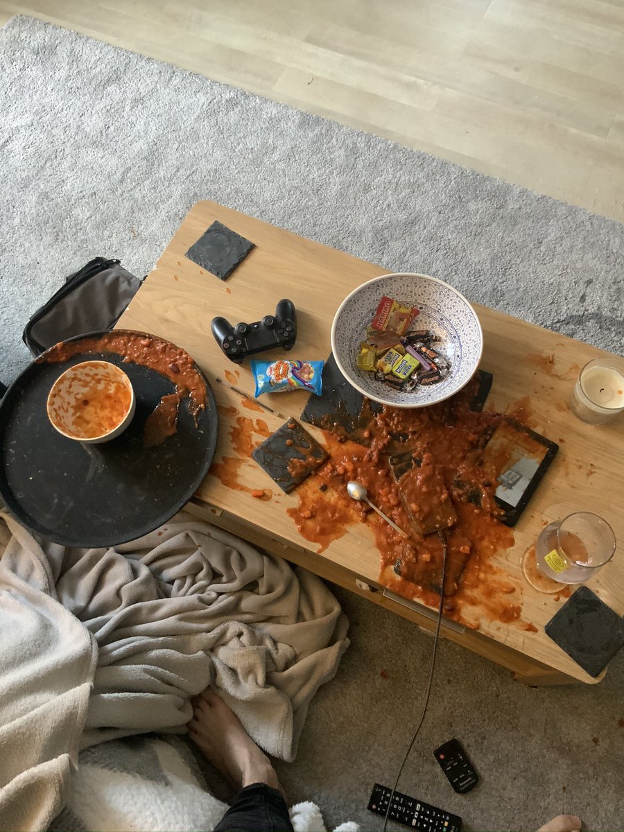 Leo_HKing's tweet photo. Note to self... be more careful when handling a whole bowl of soup on a tray. Yes, that is my phone. https://t.co/D5aV0Lpf3D