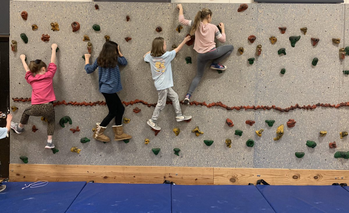 EESPrincipal's tweet photo. ‘Movement Monday’ is underway in P.E. #strength #agility #endurance #coordination @CullmanSuper @BRSOE @ALSDEdotEDU @BranchWhitlock #EastisBeast https://t.co/HxOkkyaJsX