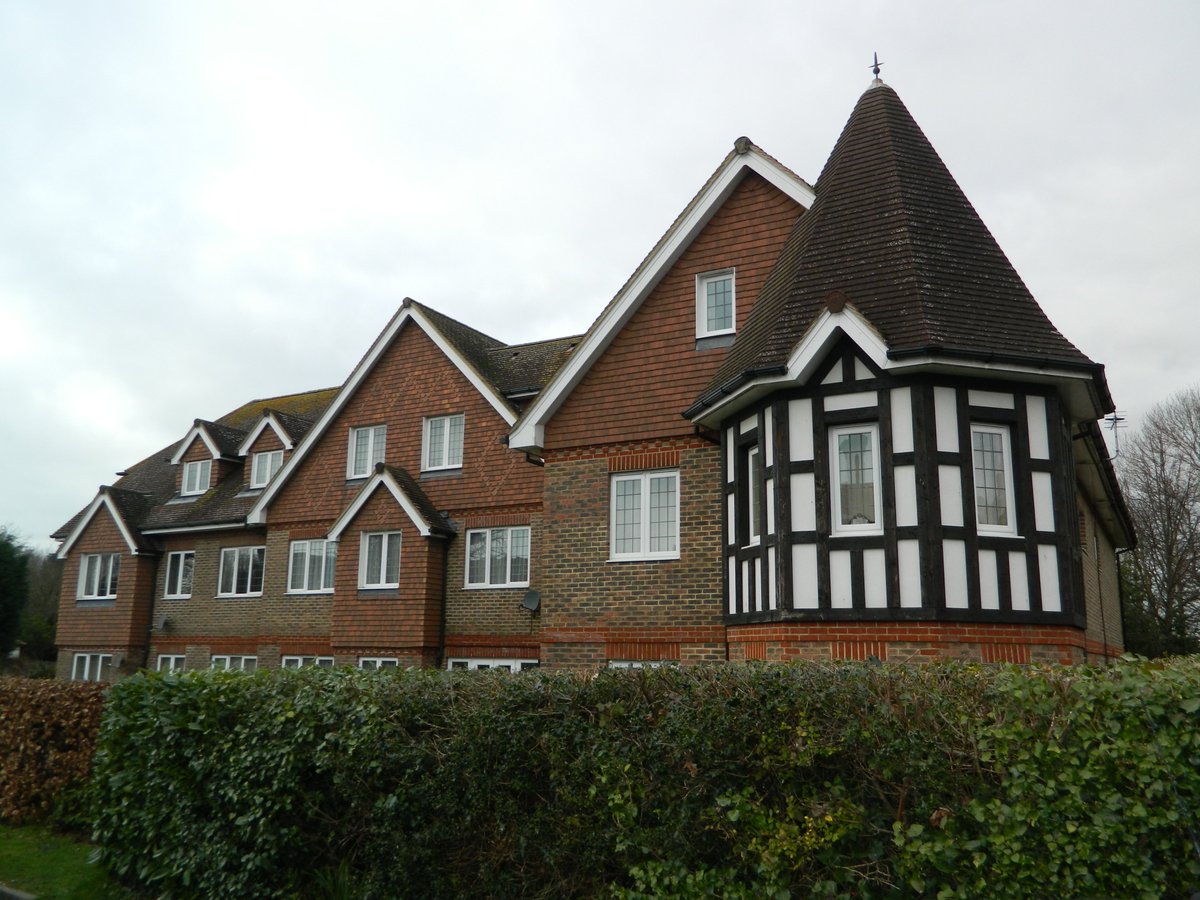 ShuttleworthBex's tweet photo. Another productive day and a dream start to the week. 3 properties let agreed today. One of which has been agreed on the first viewing at the asking price of £1300PCM. Give us a call ifyou need help with your property needs. 01424 730530 https://t.co/WIE3bKqbHC