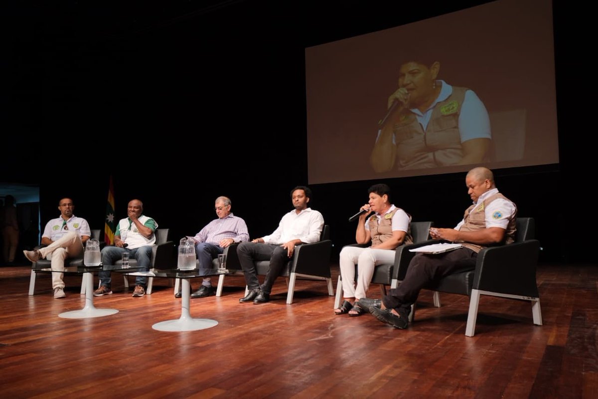#GranEncuentroComunal | Nuestro alcalde William Dau Chamatt y el secretario de Participación, Armando Córdoba, conversaron con representantes de la Federación de Juntas de Acción Comunal sobre los retos y las oportunidades que se presentan en las comunidades.