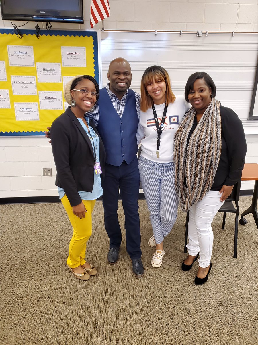 EducatorWatkins's tweet photo. Regardless of the industry, the #basicsofbusiness remains the same: 1) have a #plan, 2) create a lane for your #business, 3) #Persevere/work hard, 4) meet expected deadlines. Thank you for the nuggets of wisdom! @comedianLavLuv @pursesofhopes @AAS_HCS @CTAE_HCS @YvetteDupree https://t.co/WM5Vuh4DO3