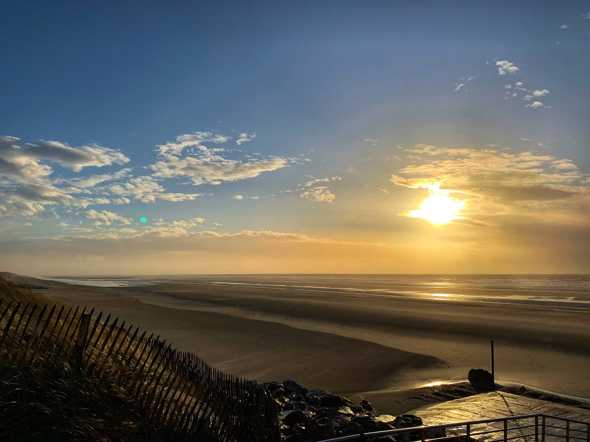 otquendplage's tweet photo. En direct : Un spectacle décoiffant à #QuendPlage 💨 😍⛅️ https://t.co/I24sN32fbB