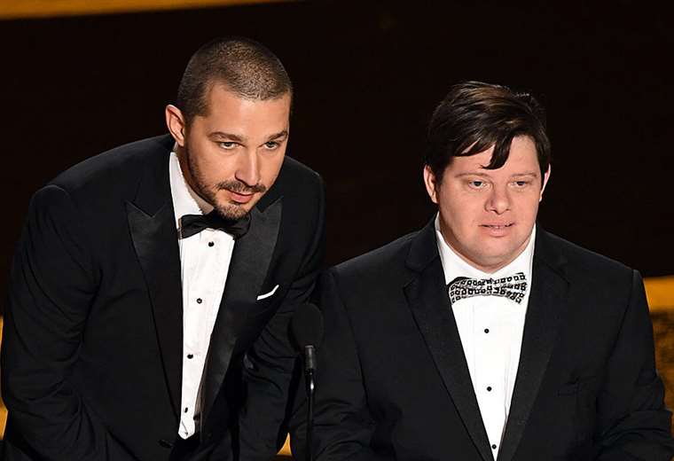 grupoeldeber's tweet image. #Oscars2020 ¡Histórico! Un actor con Síndrome de Down presentó una categoría en los Óscar bit.ly/2SCfWty