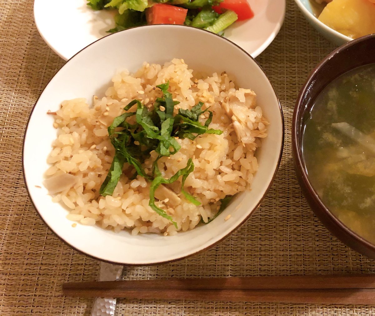 ユカリ Pa Twitter いっときバズったサバ缶で作る炊き込みご飯 私はいまだにめちゃくちゃよく作るんだけど ちょっといいサバ缶水煮 脂が乗っているのでしっとりして美味しい ゴボウささがき 生姜チューブ 久原のめんつゆ で炊くのが一番好きだなーと思っ