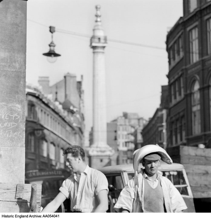 HE_Archive's tweet photo. "Hey, Sid, why have you got that fish on your head?"
"Just for the halibut really Mate."

#ukpunday

#Billingsgate Fish Market, c1950 https://t.co/rY3X1Tsi1K
