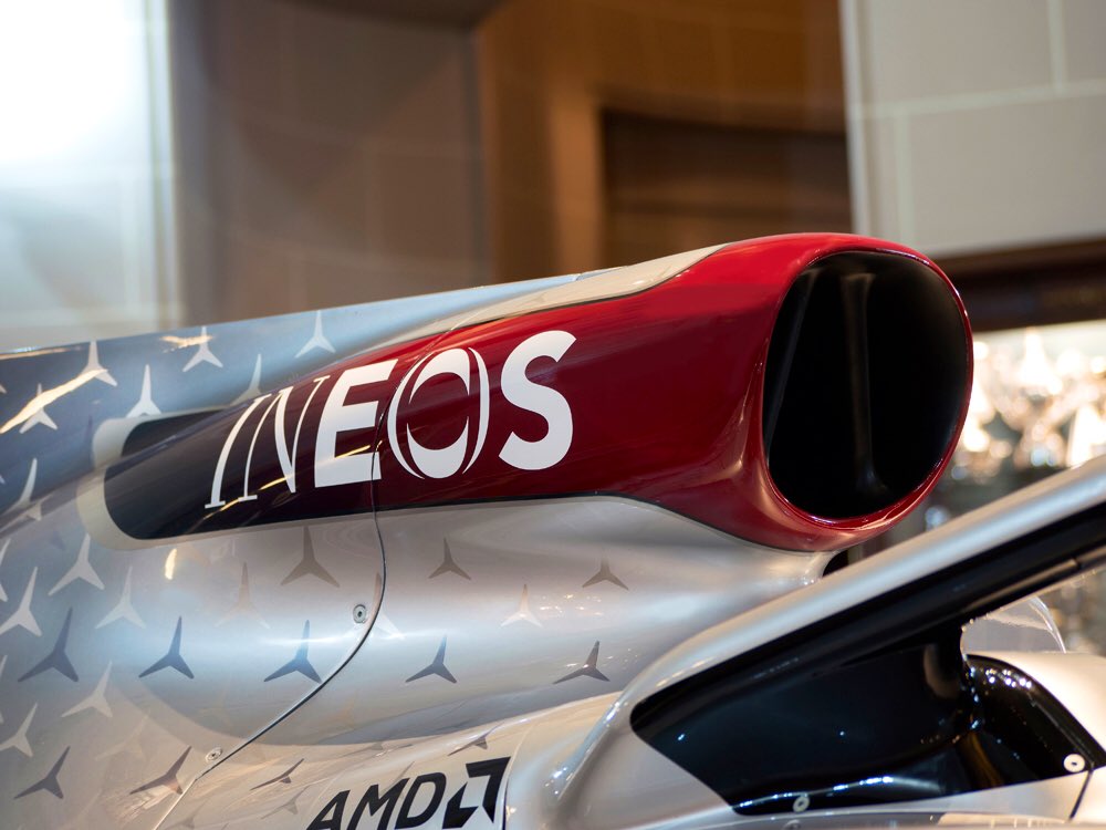 Oh that 2020 livery is stunning and it's a great way to tribute Niki Lauda 🔥👏🏻 @MercedesAMGF1 @MercedesAMG #MercedesAMGPetronasF1 #welcomeINeos