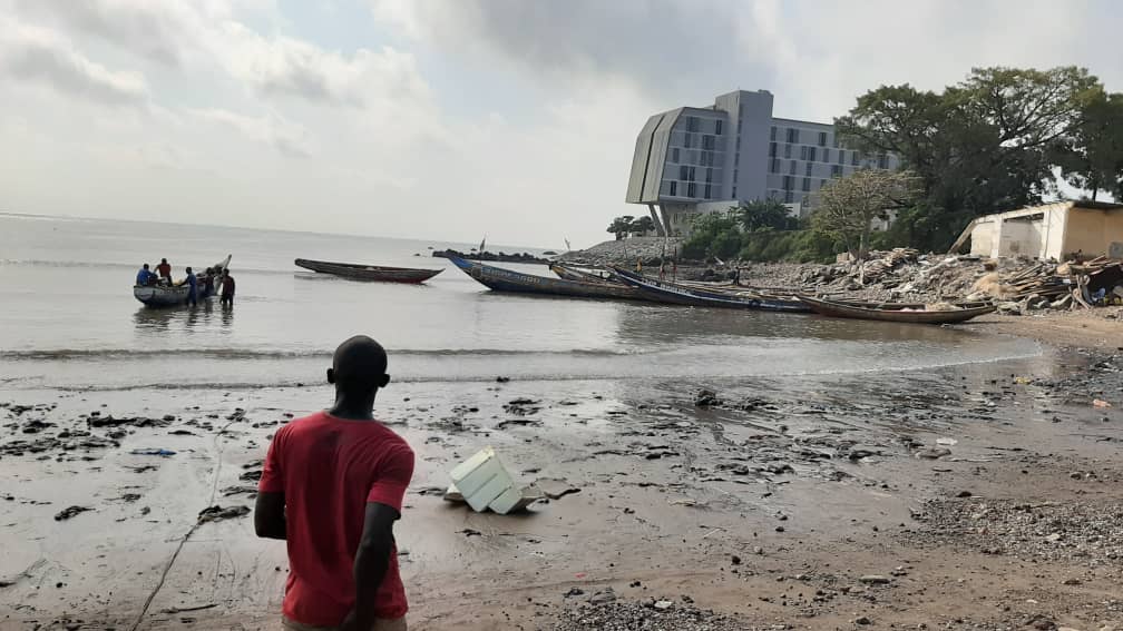 The Guinea Minister of Fisheries expressed his support to the evicted fishermen and women fish processors of the artisanal landing site in Conakry. More info -> bit.ly/38driek <a href="/FAOfish/">Fisheries & Aquaculture</a> <a href="/SIPAnews_/">SIPA NEWS</a>  #artisanalfisheries #sustainablefishing #tenurerights