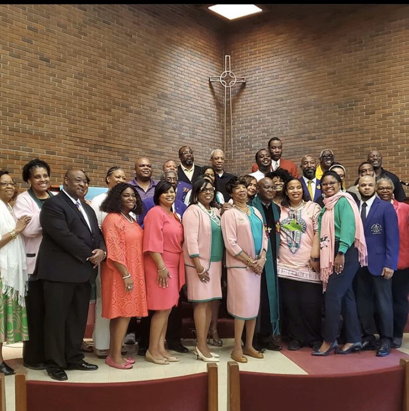21TurnerJ's tweet photo. Divine 9 Worshipping together https://t.co/r9zsPcJFEE