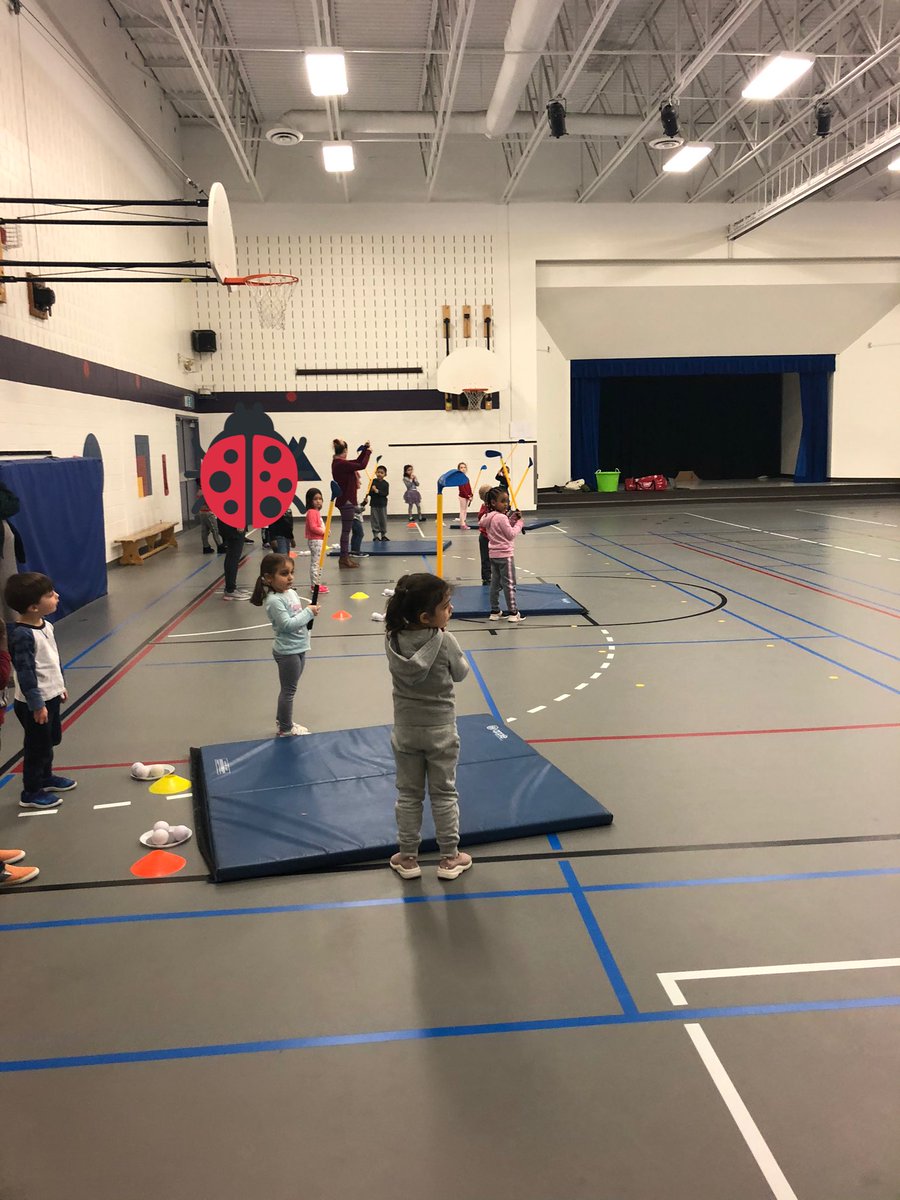 Ms_B_ocsb's tweet photo. The ladybugs are learning how to golf today! @TheGolfOntario #golfjam https://t.co/xXx6nq8znc