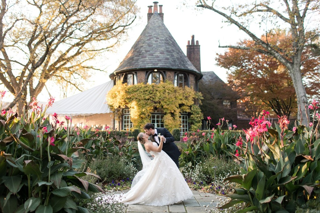adriennematz's tweet photo. Tara &amp; Nick | Fall Greenville Country Club Wedding https://t.co/dExjG0QUoH https://t.co/732AhKASwq