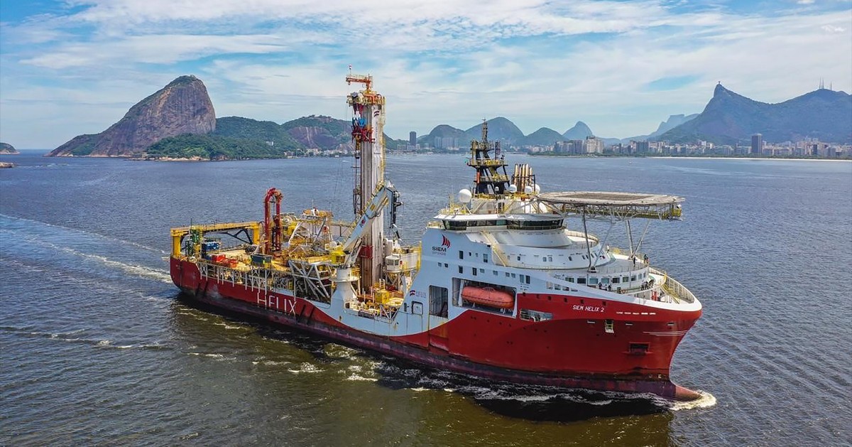 Helix_ESG's tweet photo. Hello beautiful! Gorgeous photo of the Siem Helix 2 in Rio de Janeiro #Brazil. The #SH2 is an advanced well intervention vessel capable of completing a wide range of subsea projects. #HelixESG #Riserbased #WellIntervention

Learn more: https://t.co/hX9yYiqE1m https://t.co/KWamk66dcs