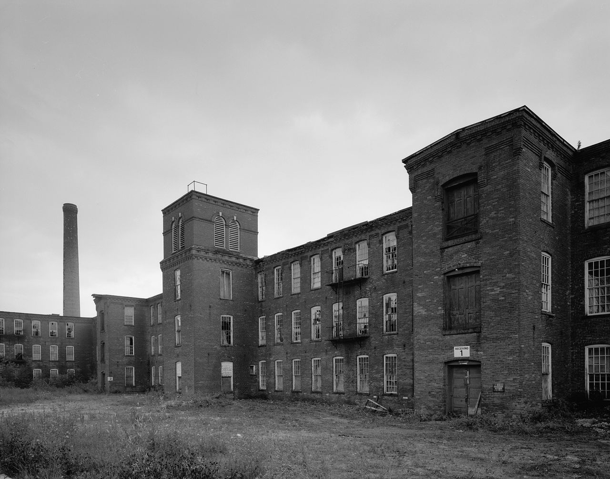 the other thing western Mass has a lot of is the very ominous mills that are characteristic of the slightly more neglected bits of New England: