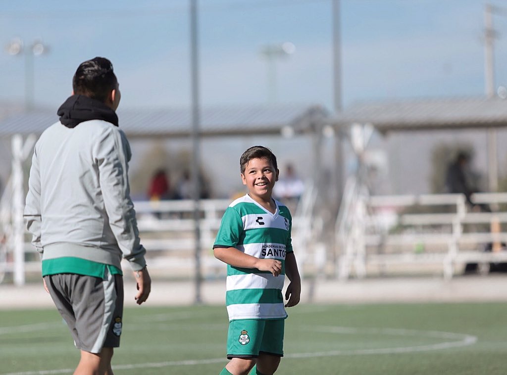 EdsonTerrazaas's tweet photo. Los niños necesitan ser felices, no ser “Los mejores”. 🇳🇬⚽️ #ASTorreon https://t.co/TxULG16gVU