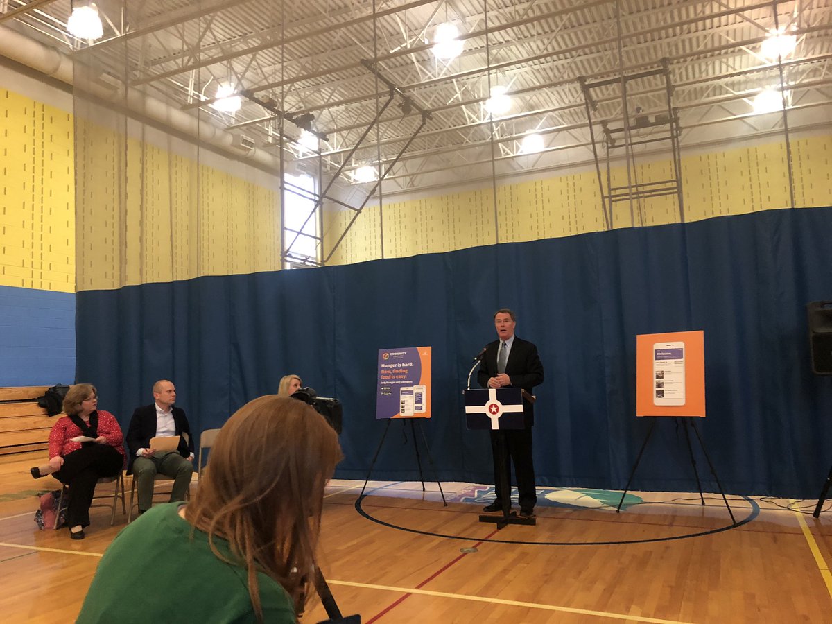 ashley_s_martin's tweet image. The Office of Public Health + Safety w/in city government found that “22% of Indianapolis residents are food insecure.” - @IndyMayorJoe. 

Today @IPSSchools celebrates with the @IndyHunger network the launch of their new app, #CommunityCompass to battle hunger issues in our city.