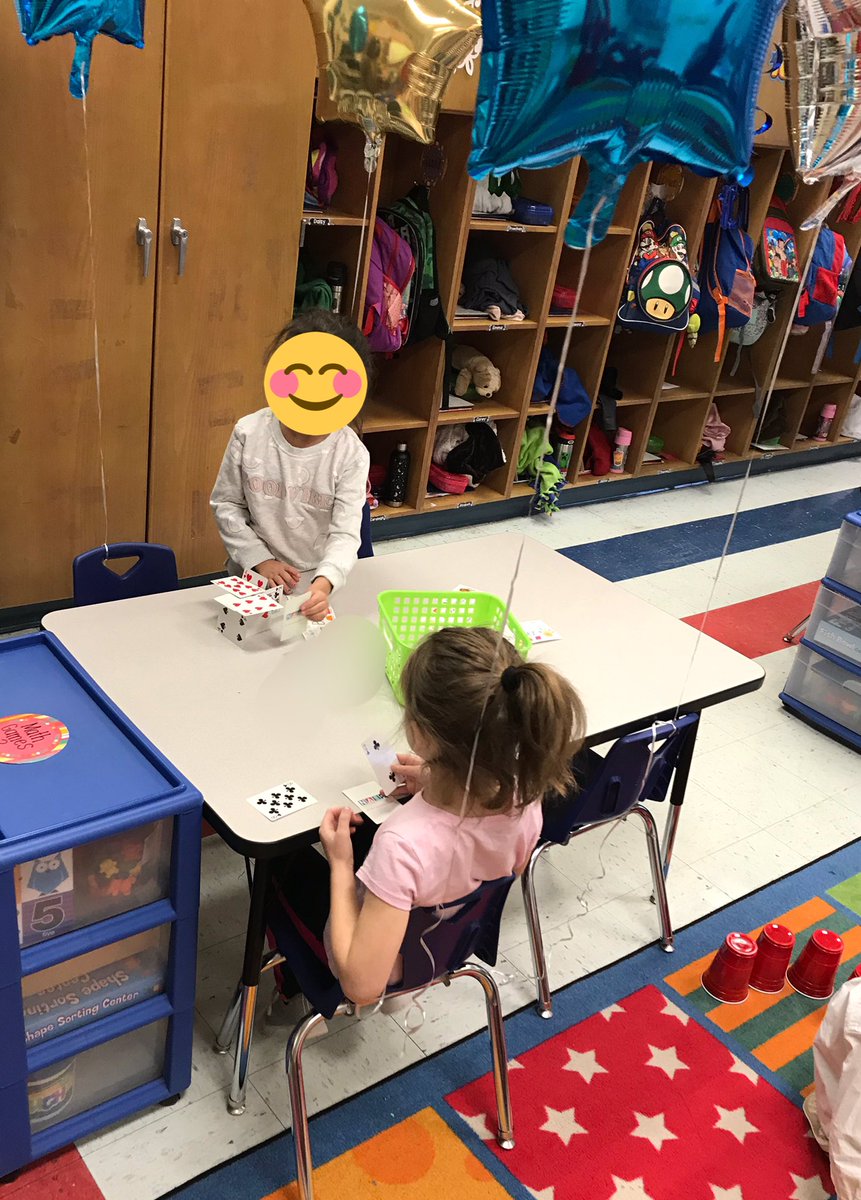 MissRudd34's tweet photo. Collaborating on 100th day STEM activities 💯#CPSpride https://t.co/RtSZVBadXb