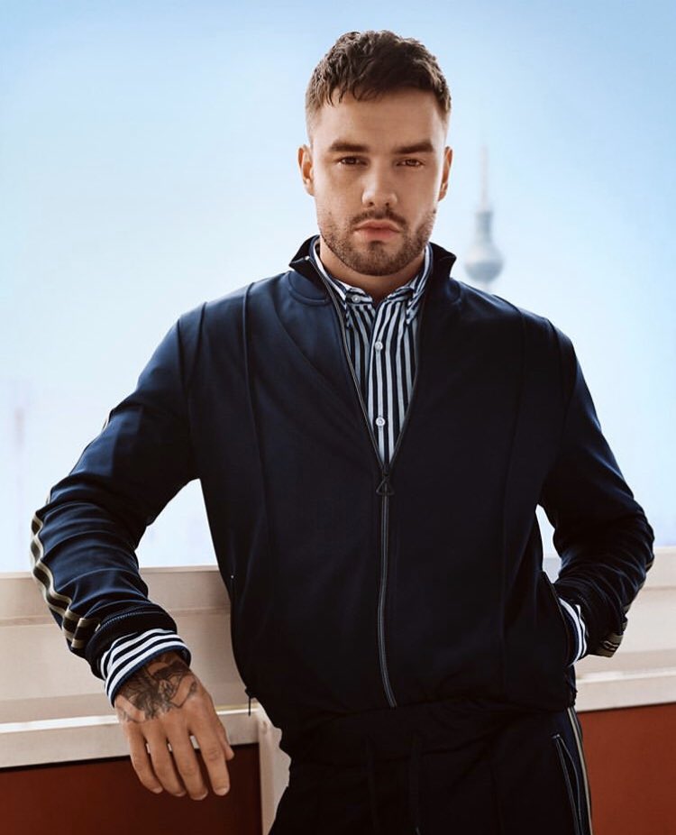 AnnaLovesZiam's tweet image. Sem estruturas pra esse homem #StreamTellYourFriends #LP1