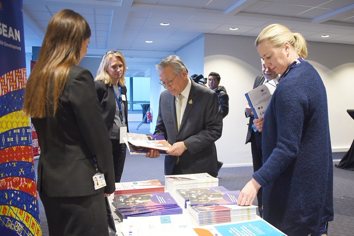 กระทรวงการต่างประเทศ | MFA of Thailand (@mfathai) on Twitter photo รมว.กต.พบหารือกับนาง Jutta Urpilainen กรรมาธิการยุโรปด้านหุ้นส่วนความร่วมมือ รปท.เพื่อผลักดันความร่วมมือ #อาเซียน-#อียู โดยเฉพาะเรื่องการจัดตั้งศูนย์อาเซียนเพื่อการศึกษาและการหารือด้านการพัฒนาที่ยั่งยืน (ACSDSD) และ #การพัฒนาที่ยั่งยืน โดยให้ความสำคัญกับการพัฒนาเยาวชน(10 ก.พ. 63) รมว.กต.พบหารือกับนาง Jutta Urpilainen กรรมาธิการยุโรปด้านหุ้นส่วนความร่วมมือ รปท.เพื่อผลักดันความร่วมมือ #อาเซียน-#อียู โดยเฉพาะเรื่องการจัดตั้งศูนย์อาเซียนเพื่อการศึกษาและการหารือด้านการพัฒนาที่ยั่งยืน (ACSDSD) และ #การพัฒนาที่ยั่งยืน โดยให้ความสำคัญกับการพัฒนาเยาวชน(10 ก.พ. 63)