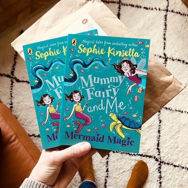 🇬🇧 What do we have here? The brand new release from the Mummy Fairy series: Mermaid Magic 🧚🏻‍♀️🐠💦 🦑🐚🧜🏻‍♀️ by the wonderful Sophie Kinsella! 🇵🇱 Co my tu mamy? Nowa książeczka z serii Mummy Fairy: Mermaid Magic (Syrenia Magia) 🧚🏻‍♀️🐠💦🦑🐚🧜🏻‍♀️ cudownej Sophie Kinselli! #martakissi #…