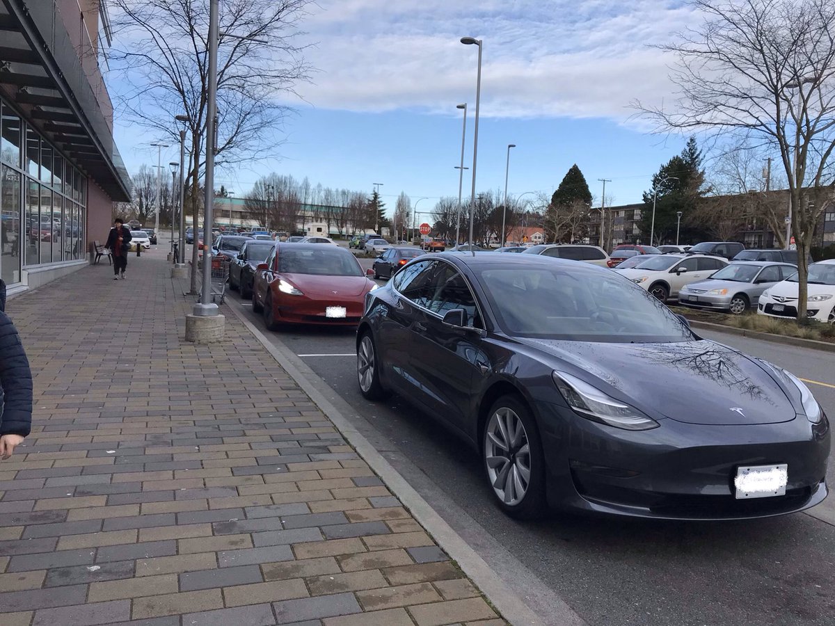 DriveTeslaca's tweet photo. Definitely a demand problem #seeingtriple #Tesla #Model3 https://t.co/I72JX1vmnM