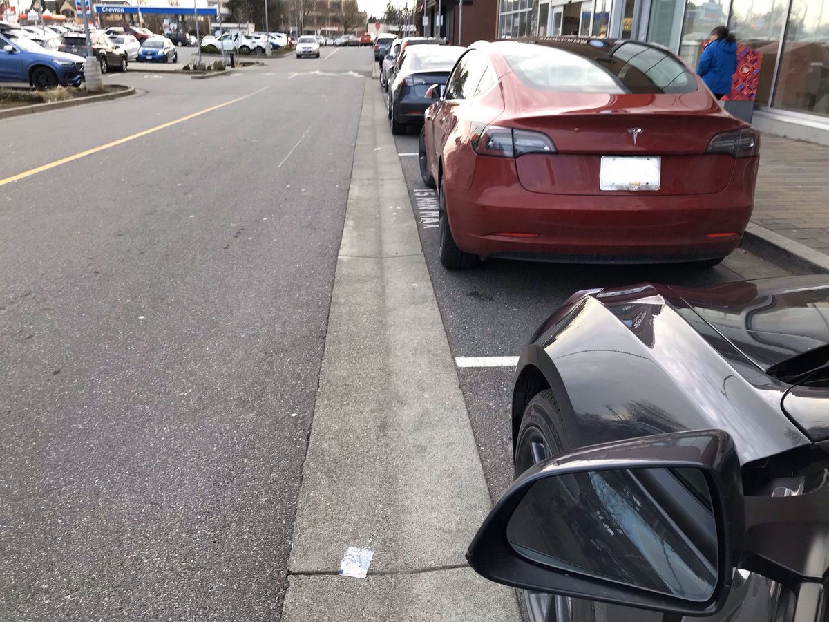 DriveTeslaca's tweet photo. Definitely a demand problem #seeingtriple #Tesla #Model3 https://t.co/I72JX1vmnM