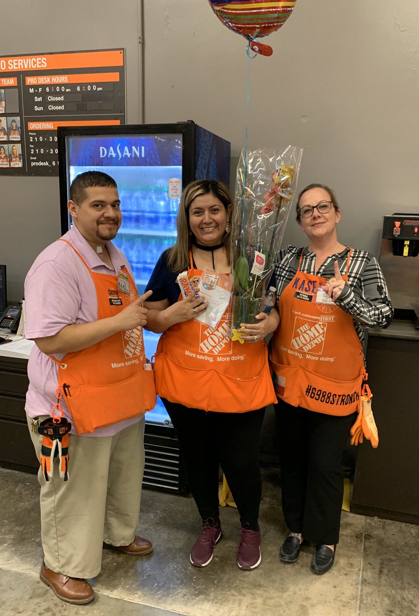 KaseyCardenas77's tweet photo. So proud of our Miriam. #1 in the district for 2019 credit card apps!! 555 apps YTD! 👍💥🎉Congratulations @miriam2701rey , well done! Thank you for your continued focus around driving sales and service!! 👏👏👏@PatriciaTX4ever @jreed4401 @LMcmilian @riggster35 @kyledan74898428 https://t.co/SxaqX1kIMI