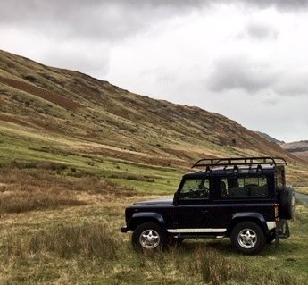KentPoliceRural's tweet photo. 👇👇👇👇Appeal 👇👇👇👇
This blue Landrover Defender 90 was stolen from the #Chatham area of Kent on 08/02/20. If you have any information which could assist our investigation please call Kent Police on Tel 101 & quote ref 46/24847/20 NL
#LandyTheft #RuralCrime https://t.co/CzDDwRAuiv