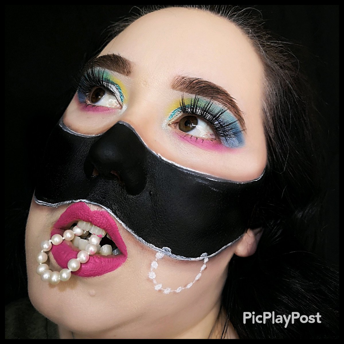 makeup_mummy17's tweet photo. Split decision
@Snazaroo Black & white paints
@ObsessionLDN_ dream with a vision palette
@MakeupRVLTN brow pencil & full coverage foundation
#makeup #thelist #mimles #makeupobsessionprlist #illusionmakeup #lashes https://t.co/0HH6SlLn4G