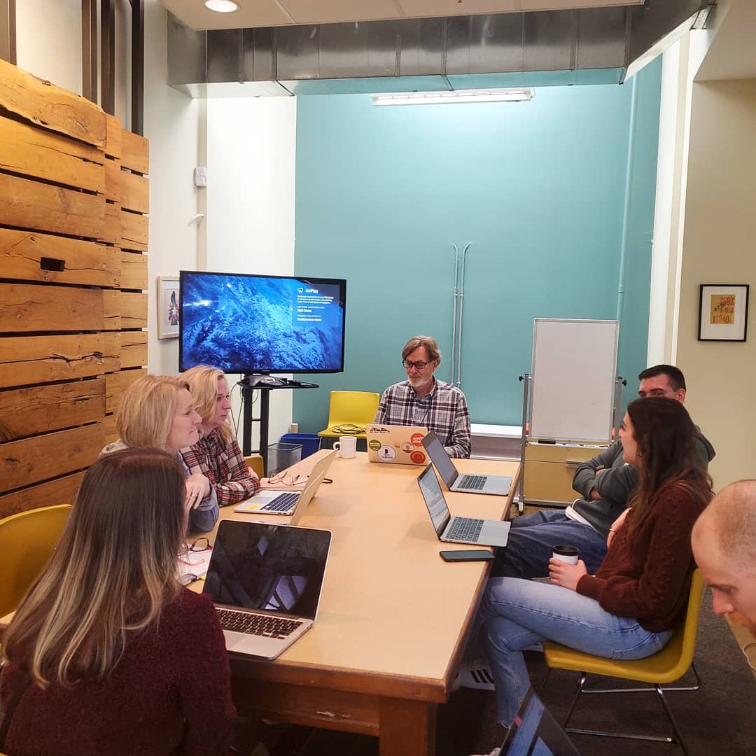 welldonemktg's tweet photo. Always nice to move the furniture around every once in a while. Happy Monday meetings, everyone! #officespace #meetingspace #conferenceroomdesign #agency https://t.co/ty9caKrgot