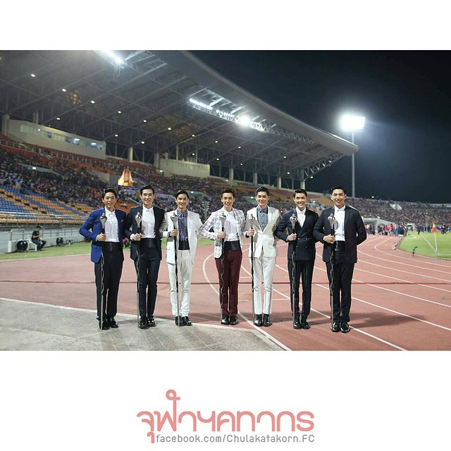 [1/4] The 43rd King's Cup —7 Feb 2015.In the 1st pict, you almost same height as the others #Tawan_V  #TEAMCHULA  #CK5  #Throwback