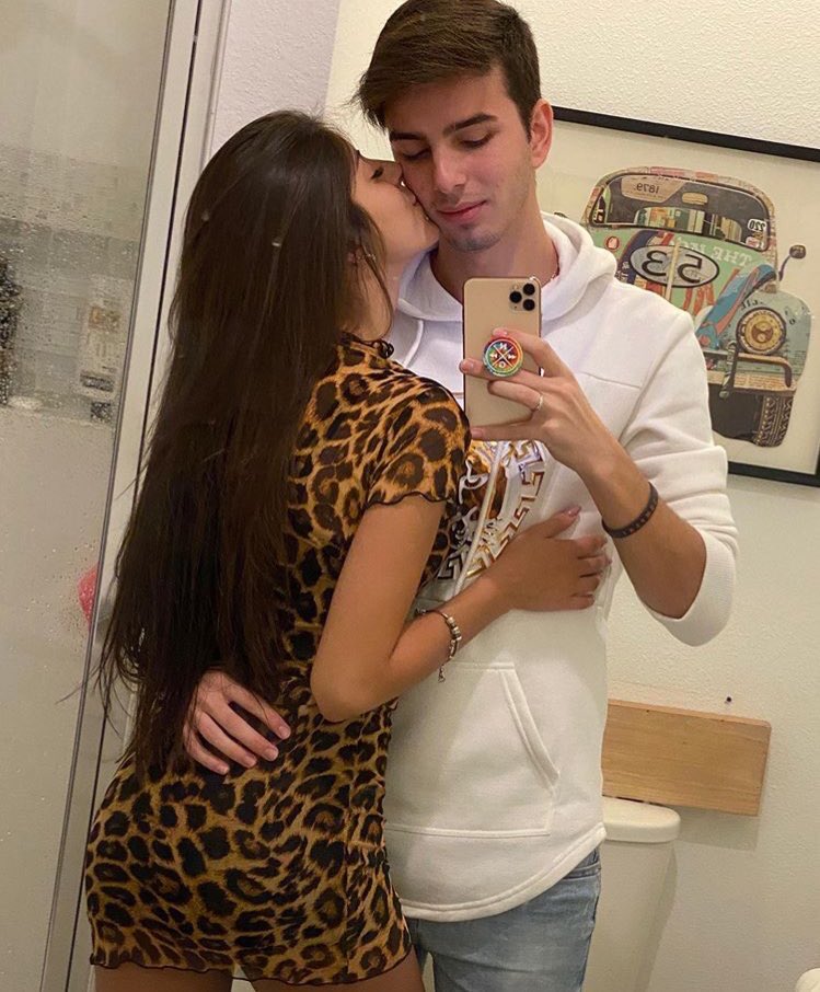 Neagleeee's tweet photo. Gente, olha q namorado mais fofo ♥️♥️ sério, q coisinha mais fofa 😍😍 feliz 2.0 @gabrielneox_ @Giijoppert_ https://t.co/dDIohF20n3