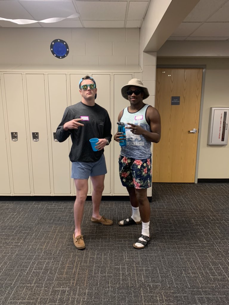 CamDaMan_33's tweet image. My shorts: Lulu                                               My dad: will sue you #collegespringbreak #phscw20