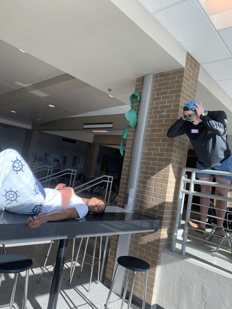 CamDaMan_33's tweet image. My shorts: Lulu                                               My dad: will sue you #collegespringbreak #phscw20