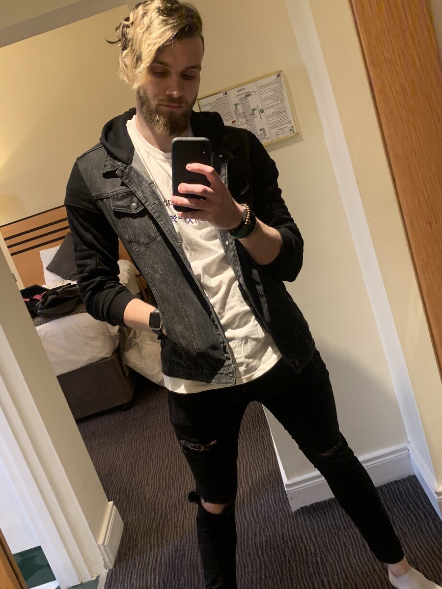 CoachChhris's tweet photo. May I speak to your manager 🤘🏼 https://t.co/aiPXGsUVE3
