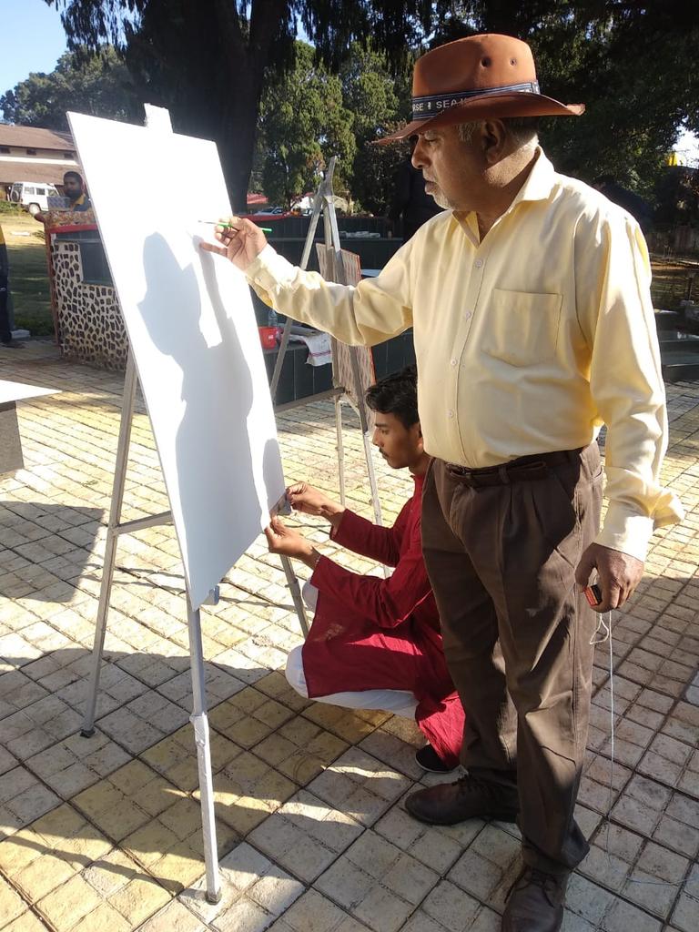 LateharDistrict's tweet photo. नेतरहाट में प्रथम राष्ट्रीय जनजातीय एवं लोक चित्रकारी शिविर का हुआ आगाज. केरल से लद्दाख तक के कलाकारों ने कैनवास पर उकेरा चित्रकला.
#Netarhart_paniting_workshop
@HemantSorenJMM 
@prdjharkhand 
@pibranchi https://t.co/xdfJCtYJZ7