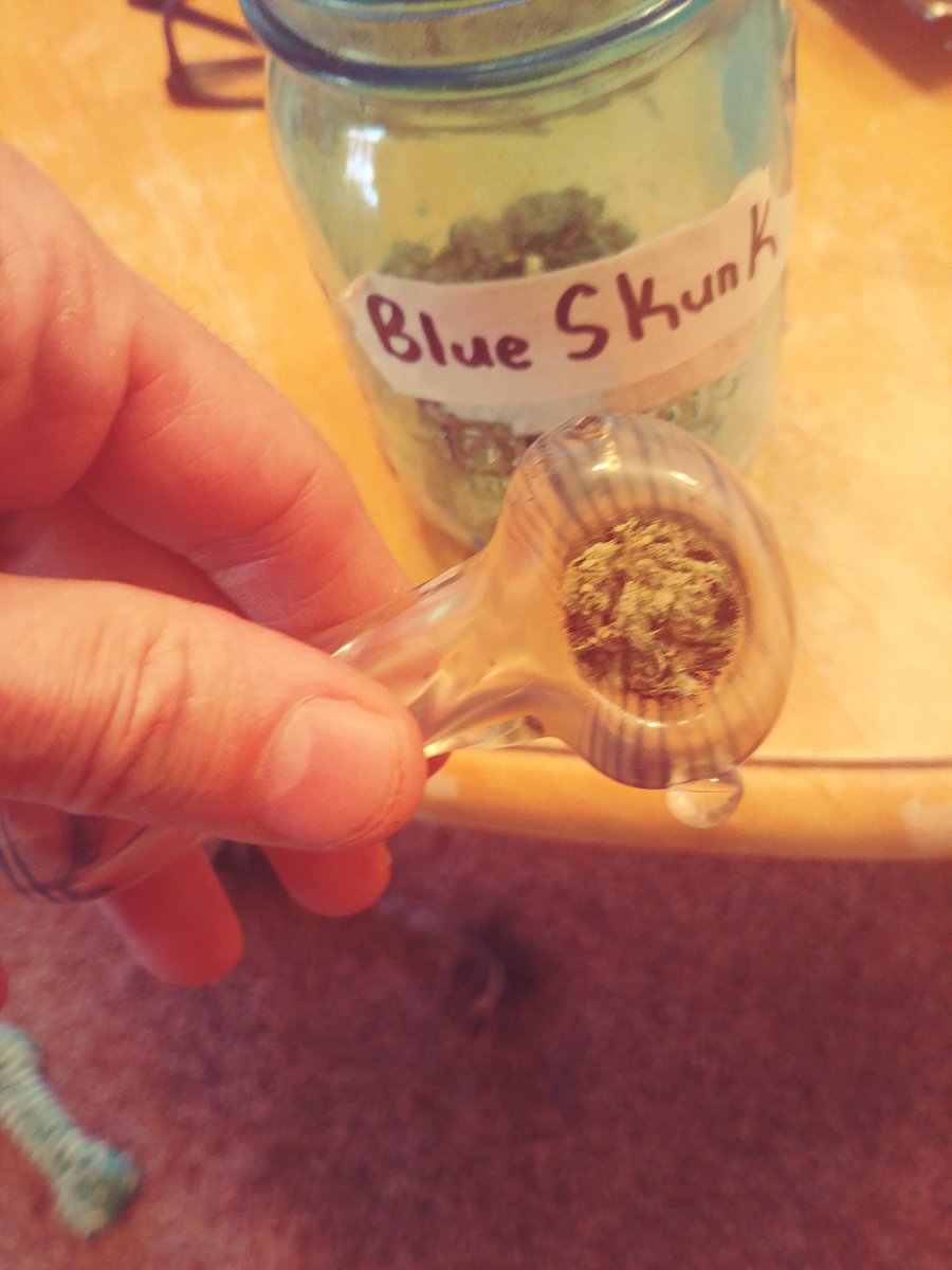 PNWcannabisclub's tweet photo. Looks yummy for sure #pop some #blueskunk your way. Great for a rainy stay inside and chill kind of day #spreadlove #stonerfam https://t.co/7NjyyxbP9W