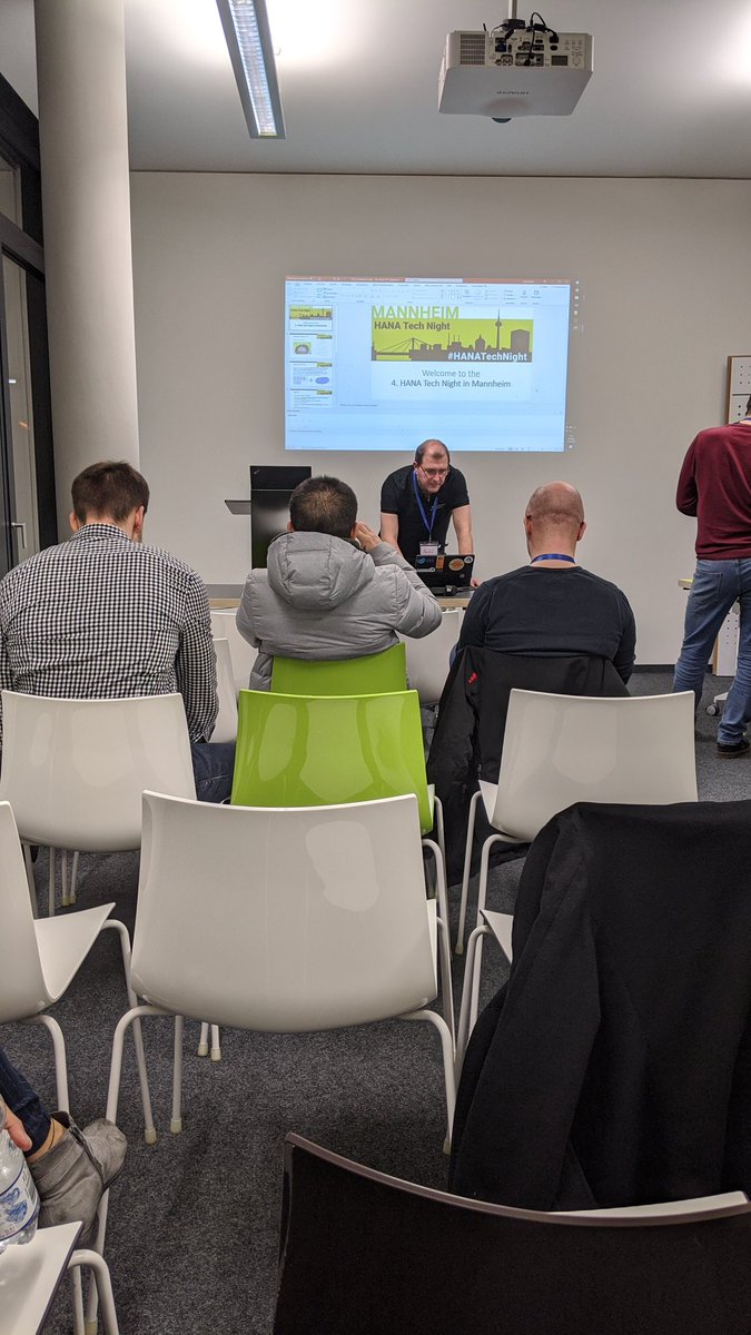 tobiashofmann's tweet image. ABAP in der Cloud by @anfisc bei den #HanaTechNights in MA.