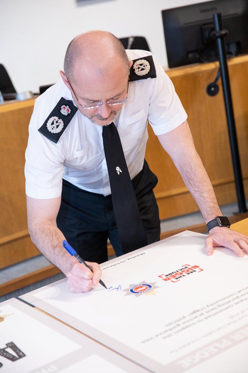 SurreyPolice's tweet image. A special thank you to our partners who joined us today to sign the @asbhelp pledge.

Feel like no-one is listening? Agencies not being effective? The #CommunityTrigger is a legal tool which has been designed for you.

Please don't suffer in silence ➡️ asbhelp.co.uk/community-trig…
