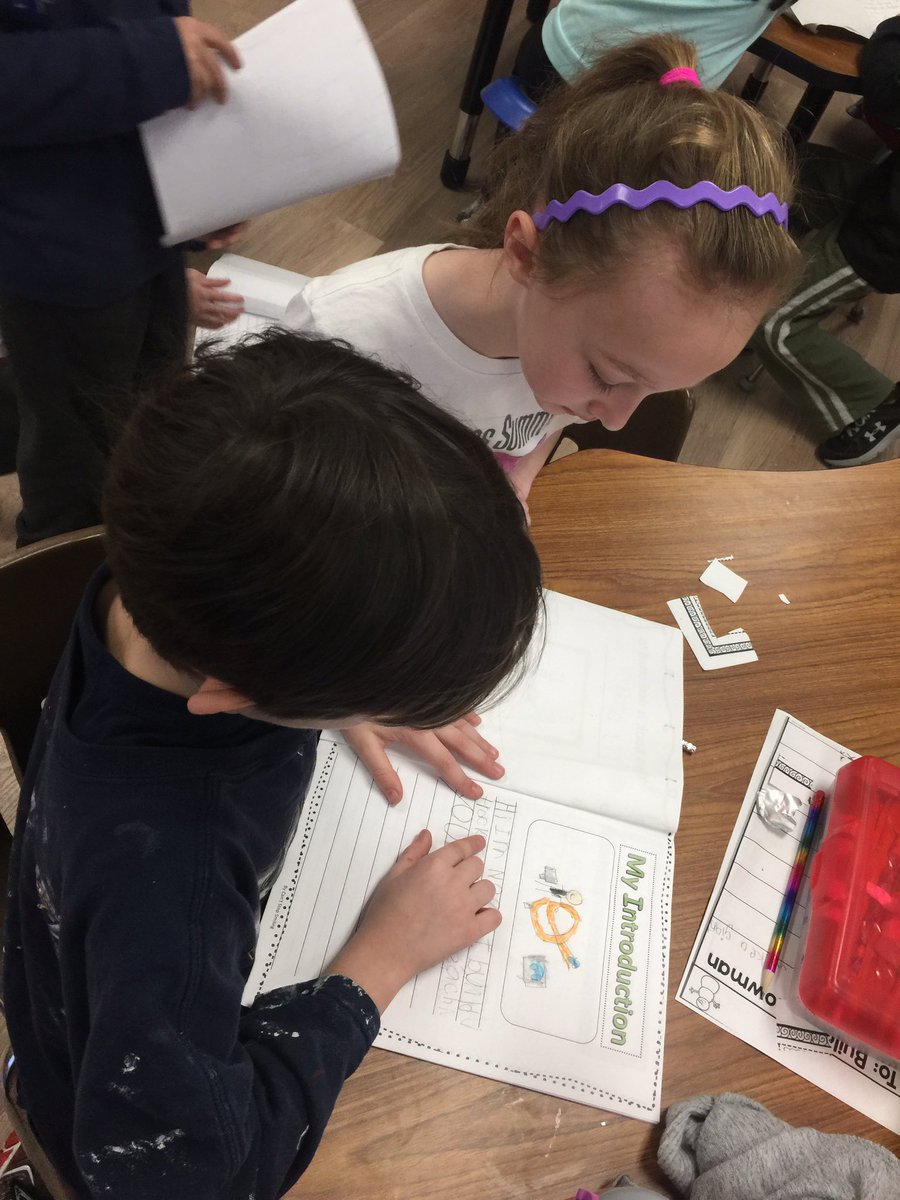 mrsramus's tweet photo. Thank you to Ms. Berghahn’s class for sharing your amazing non fiction books with us! #parkavepride https://t.co/1AsaX3fkBZ