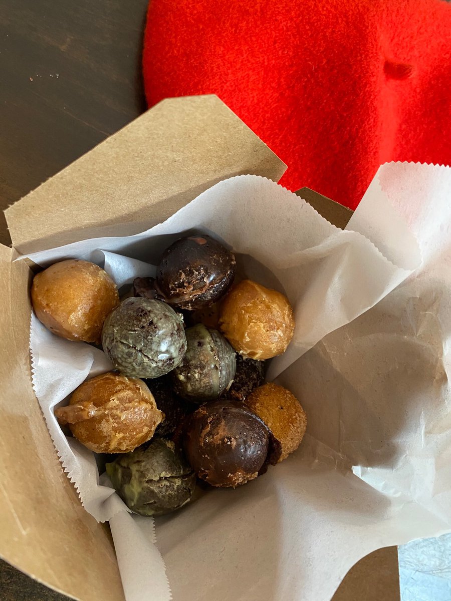 gf_traveller's tweet photo. Donut holes which taste much more like cake balls than donuts and I was happy with that. These were from Big Wig Donuts in Salem, Oregon. #glutenfree #dedicatedfacility https://t.co/X1VkEWBZqO