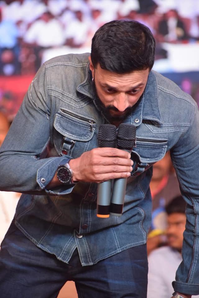 SudeepNetwork's tweet photo. 😎         B        O        S         S        😎

#PhantomLook #KicchaA #Phantom
@KicchaSudeep @SudeepNetwork https://t.co/BmeGqFN7w2