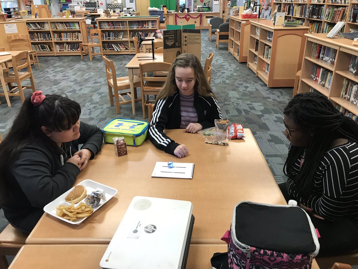 Fun lunch with #GirlsWhoCode and #ozobot <a href="/samuelsyellin/">Samuel S. Yellin</a> <a href="/taylort_t/">TracyTaylor</a>