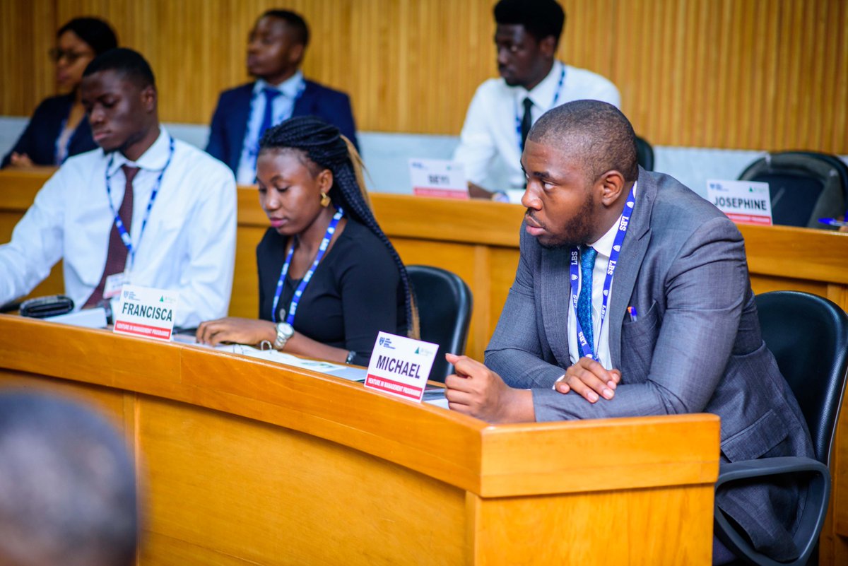 LBSNigeria's tweet photo. The programme features classroom sessions (led by #LBSFaculty), case studies, panel discussions, and study groups culminating in a strategy workshop, during which the participants present solutions to different business problems.
#Vimp2020 https://t.co/qFd3XNpELC