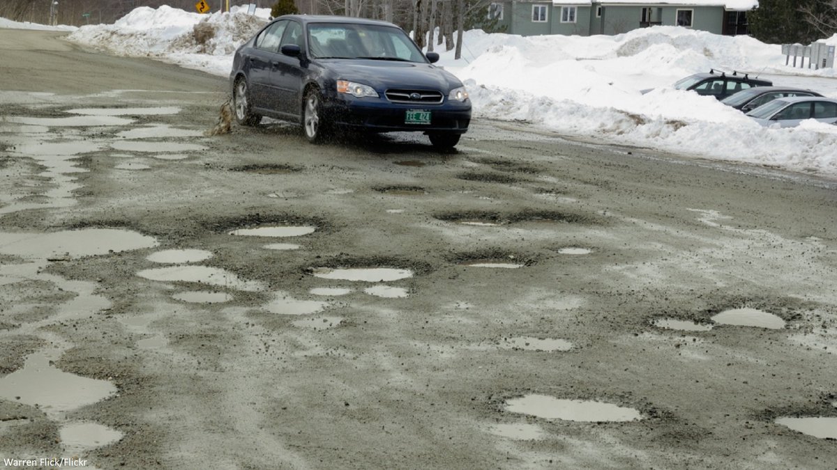 aSkepticalHuman's tweet photo. Actual photo of your morning commute under libertarianism's privatized roads:
#Libertarians #PrivatizeIt https://t.co/BK86qGVsvM