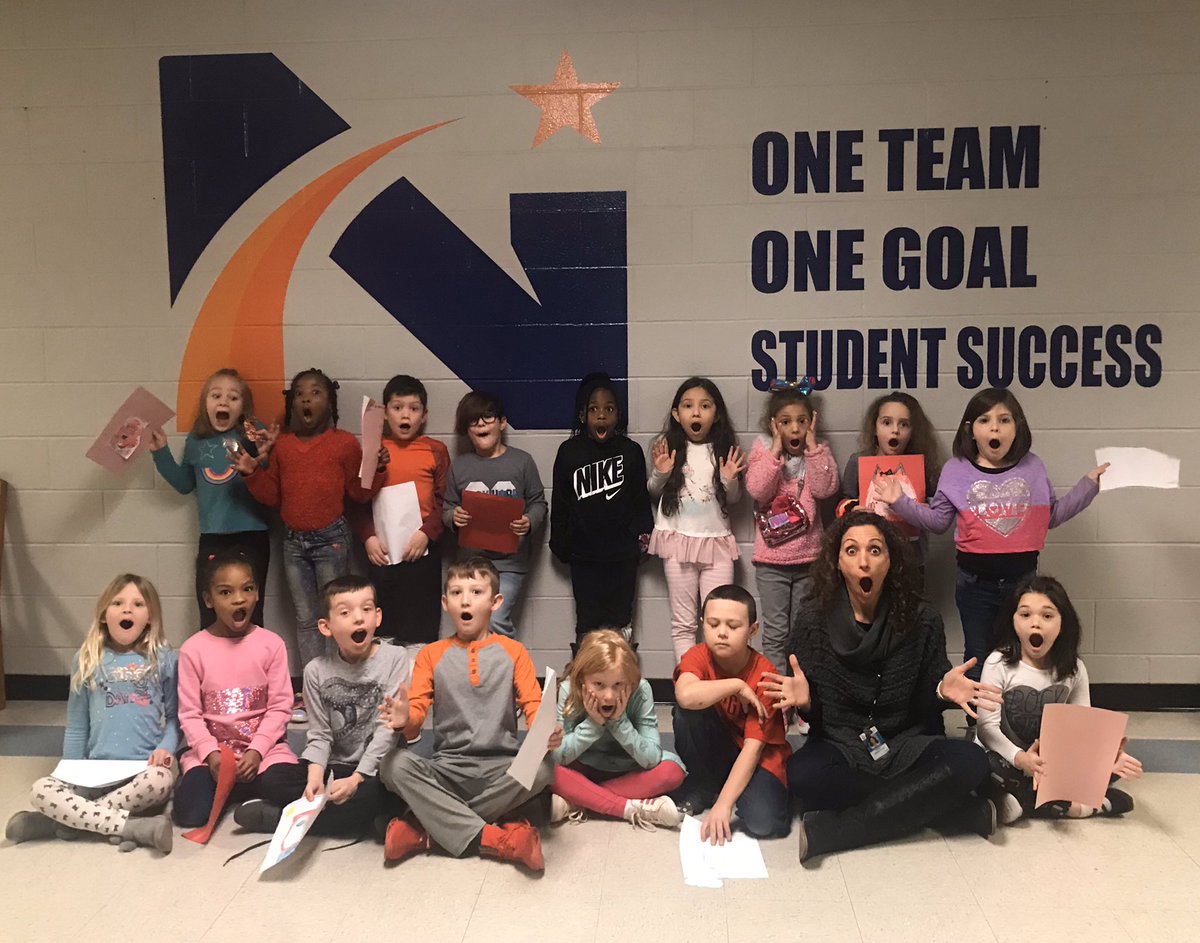 khoney76's tweet photo. My kids were so excited about the new Nicholson wrap! @NicholsonEleme2 @hoilmanf1 @VanimanCheri https://t.co/ZAOUeYQ5yB