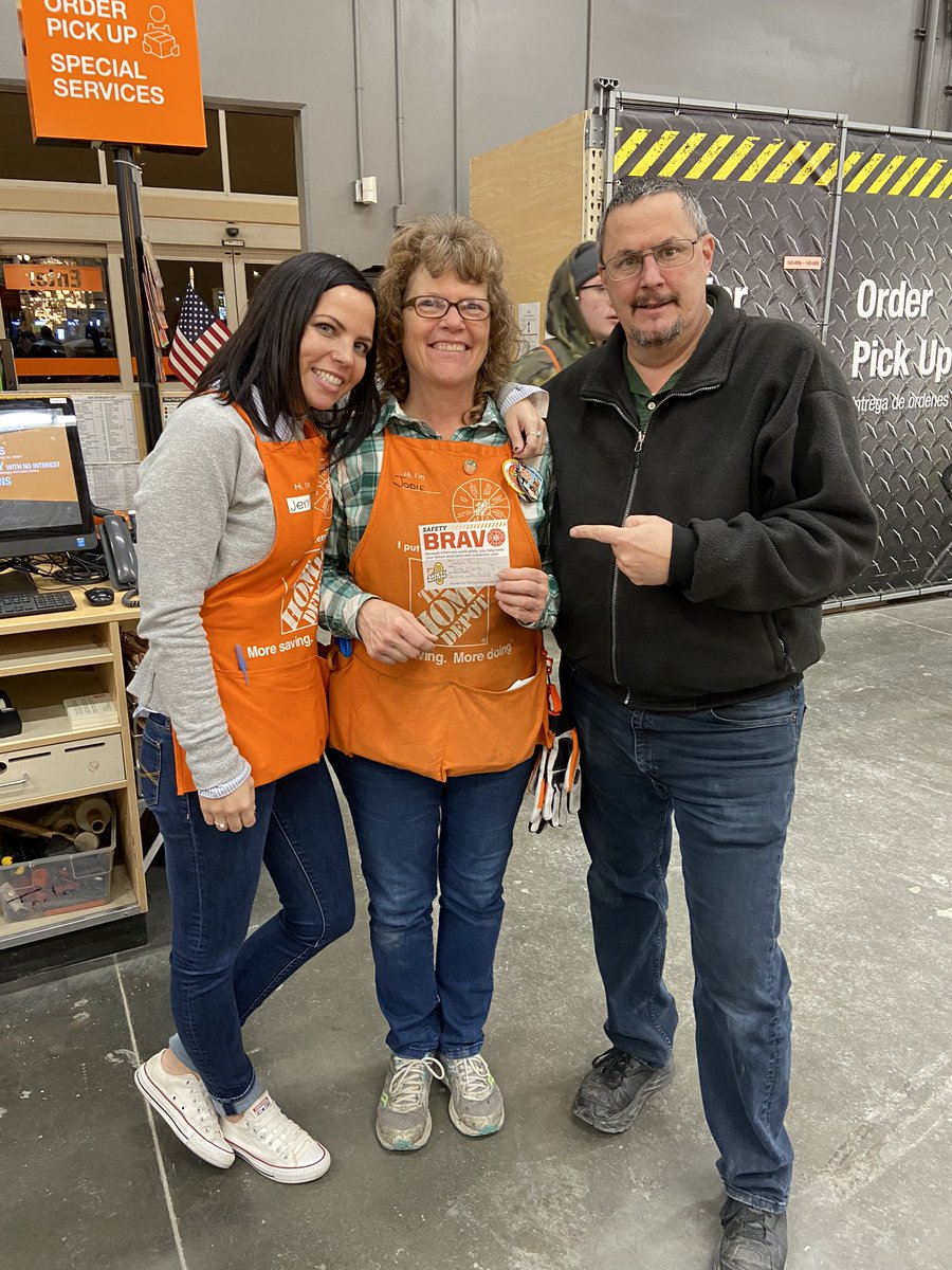Safety first, Keeping our store safe was definitely on DS Jodie’s mind when dealing with a safety issue. Thank you for putting safety first. @AmandaBaxter85 <a href="/ErickaWhorton/">Ericka Whorton</a> @kp20mu #keepingourcustomersandassociatessafe