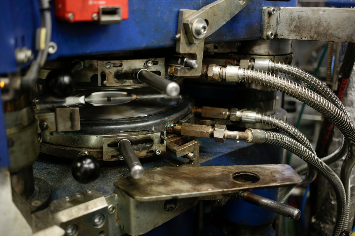 xvinylx's tweet photo. To begin our photographic series celebrating the craftsmanship and the art of manufacturing vinyl records, we present this Gigeresque image of the mechanical "dark side" of the vinyl pressing machinery.

#xvinylx #vinyl #vinylrecords #vinyloftheday #vinylcollective #wemakevinyl https://t.co/BGIchqK7lG