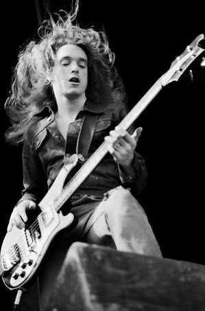 Happy Birthday to the late great Cliff Burton      