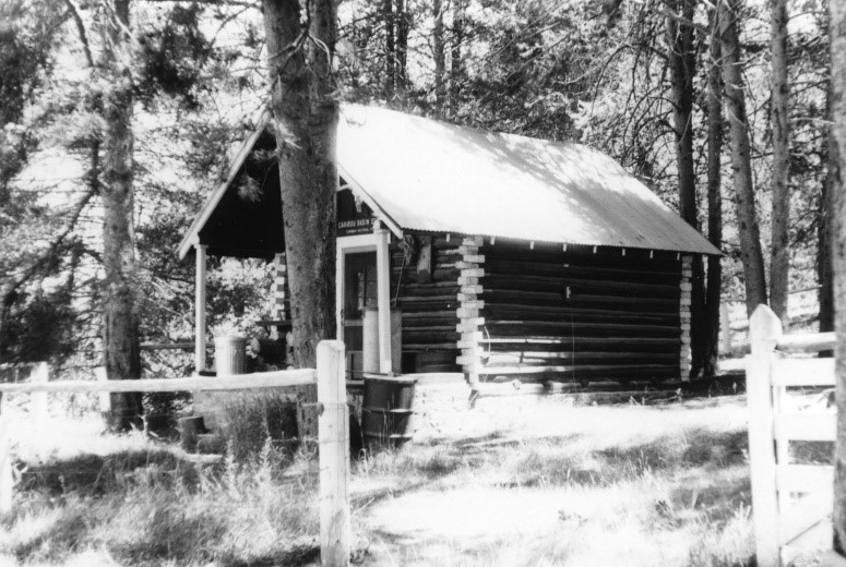 Caribou_Targhee's tweet photo. This week we are showing you another potential #summervacation #rental #cabin on our #ThrowbackThursday. The #CaribouBasin #GuardStation has a rich #mining history, with use dating back to at least 1922. Visit https://t.co/RiJz84sP92 for more information https://t.co/wNQu7ar3xq